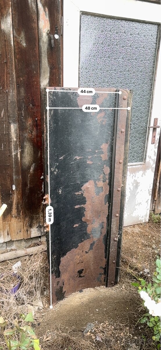 Sněhová radlice (pluh) pro čtyřkolku.