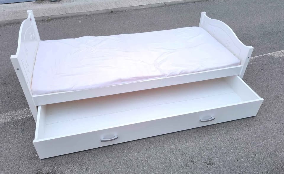 DOVOZ MOŽNÝ bílá postel dětská s hvězdičkami, se suplikem. - 5