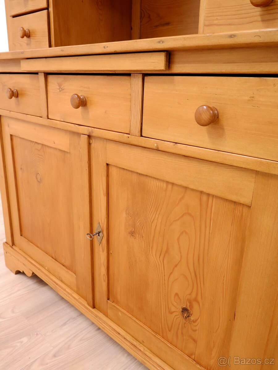 Kredenc se zásuvkami - 5