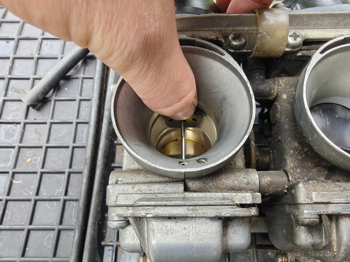 Suzuki GSF 1200 Bandit - karburátory - 5