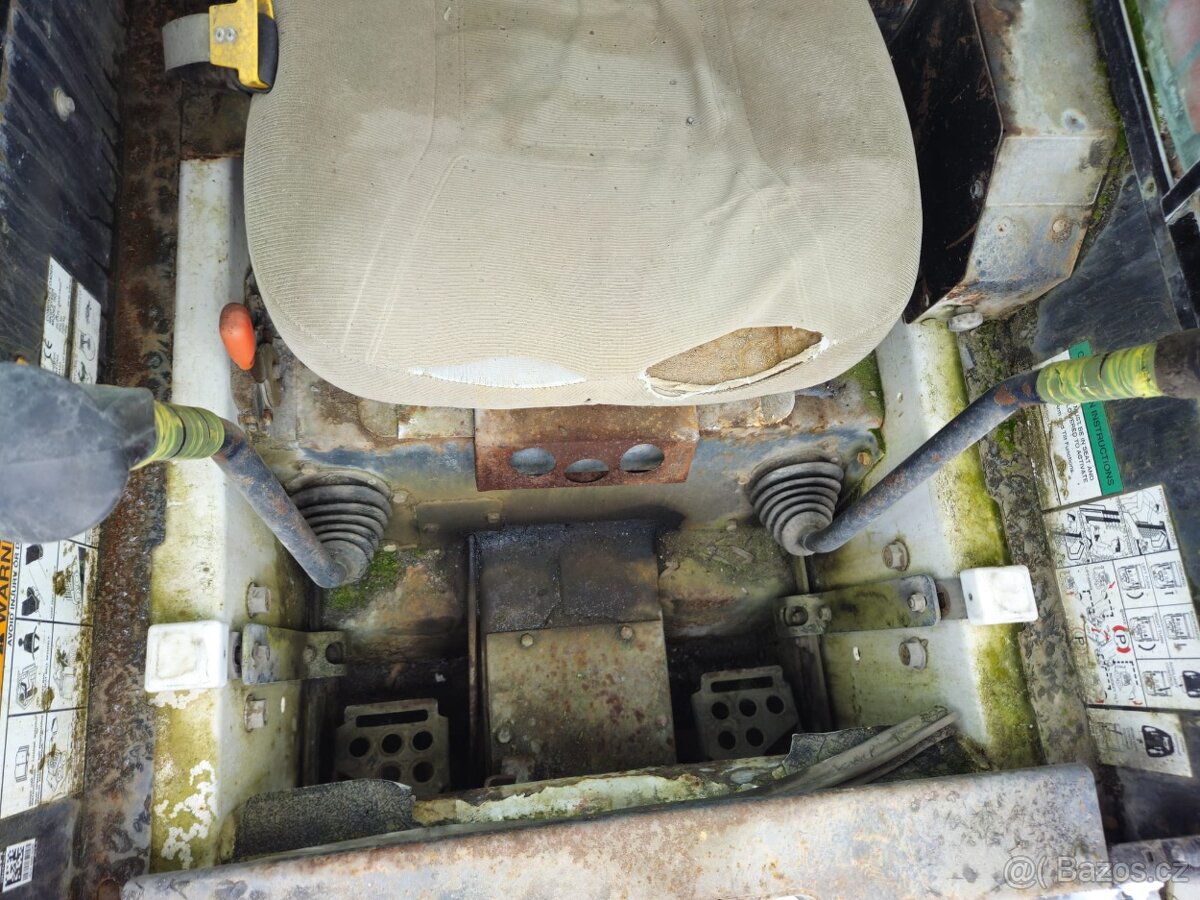 Mininakladač Bobcat 753 - 5