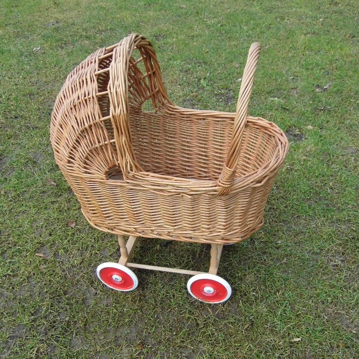 celoproutěný kočárek pro panenky - 5