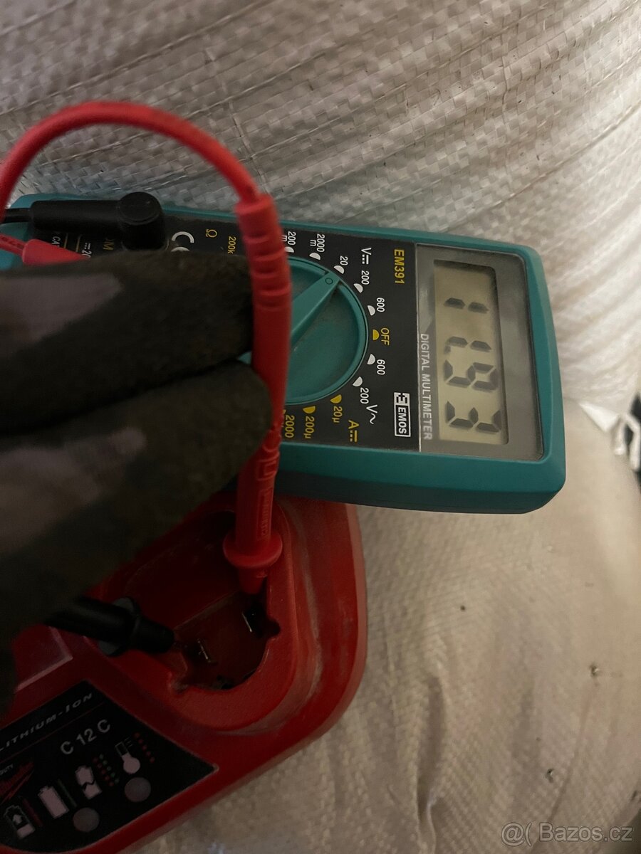 Milwaukee nabíječka C12C - 5