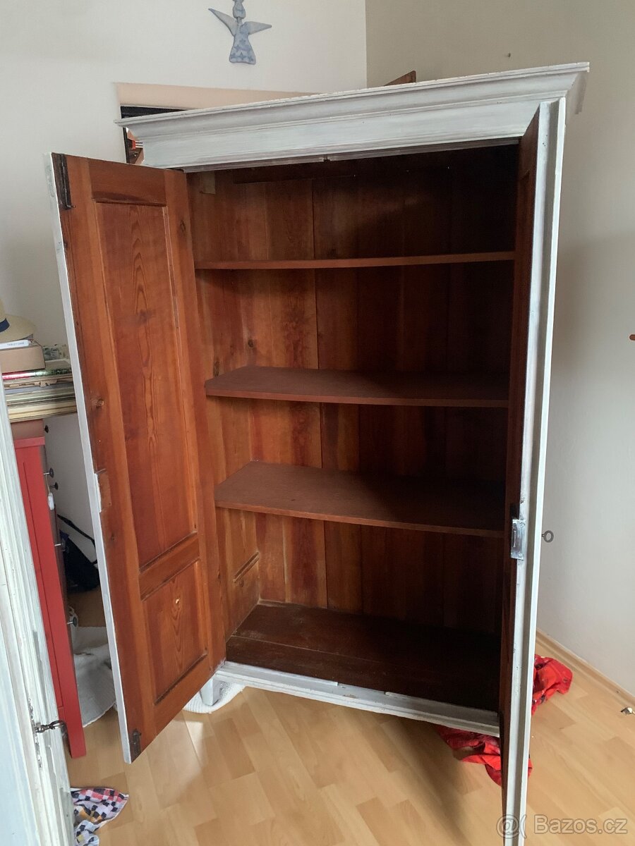 Starožitné skříně - 5