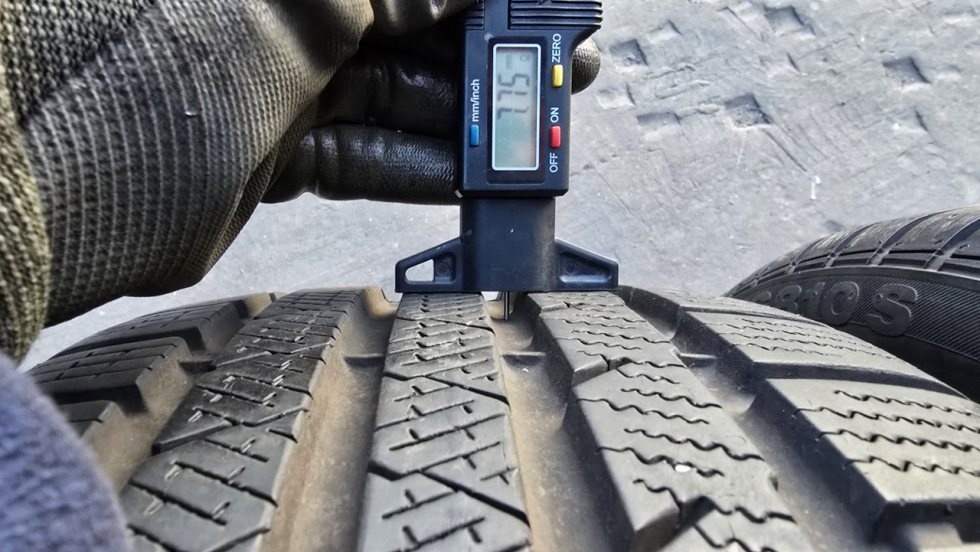 Zimní pneu 235/40/18 Continental - 5