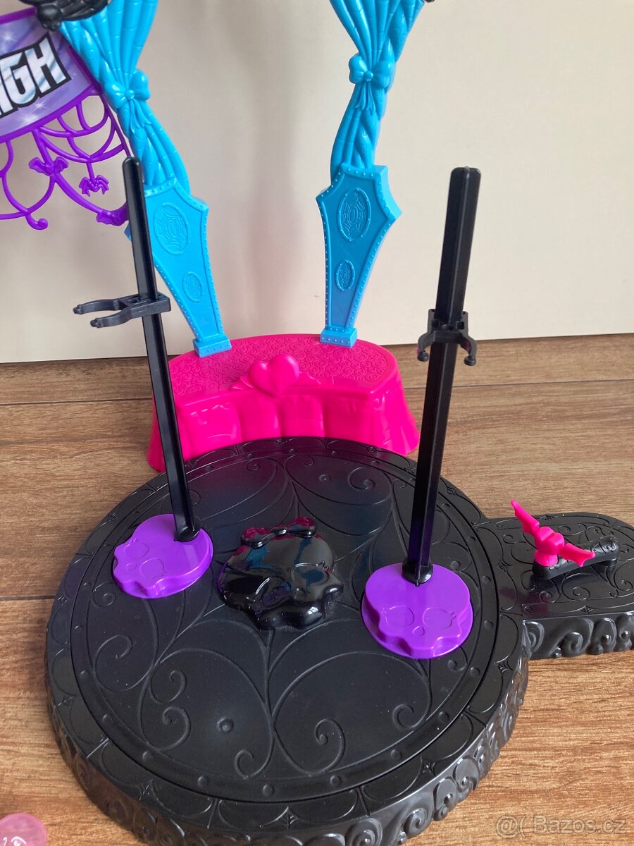 Monster high podium se světelnými efekty - 5