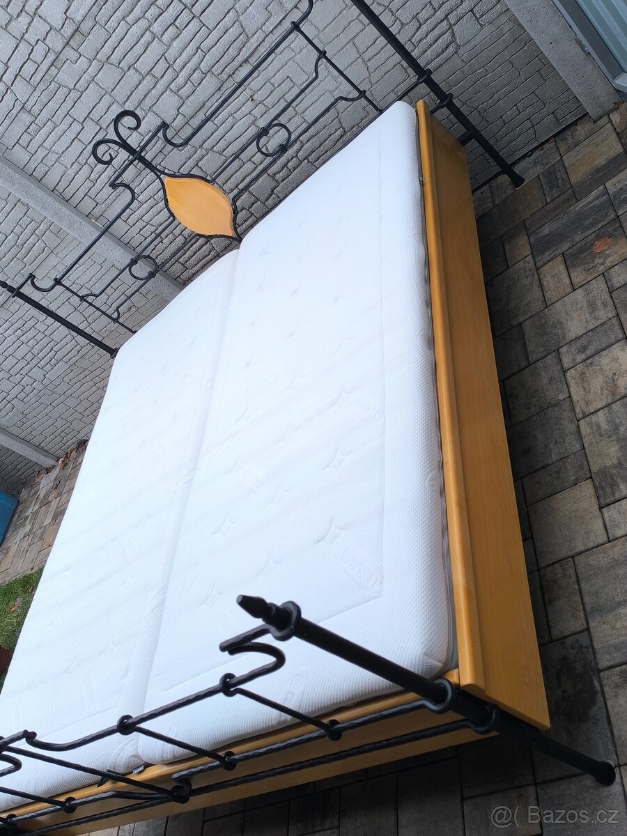 Prodám kovanou postel + Matrace Tencel 180cm x 200cm - 5