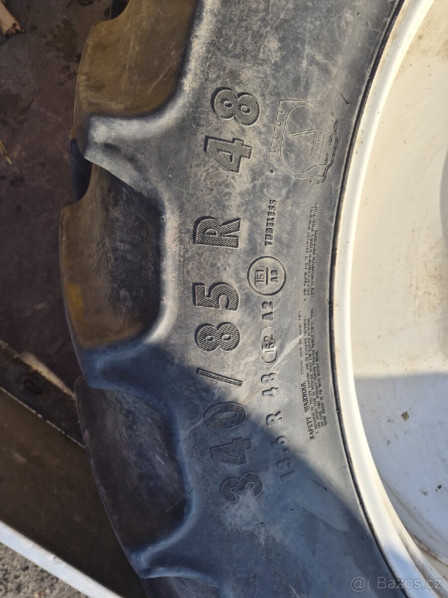 Kolesa John deere - 5