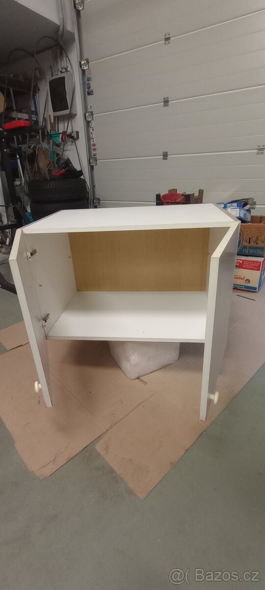 Skříňka bílá - 5