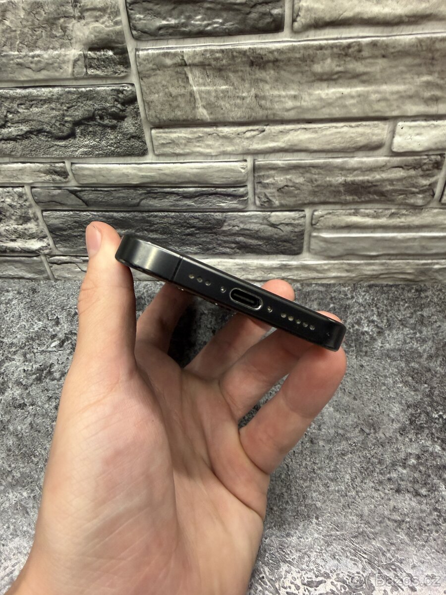 iPhone 15 Pro 256GB Black Titanium, baterie 83%, e-sim - 5