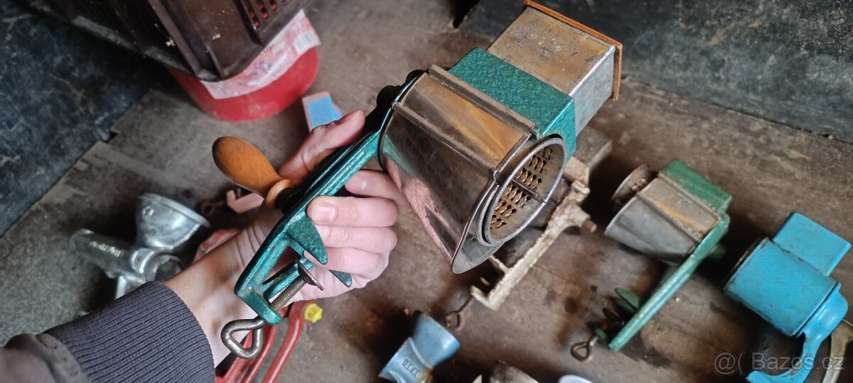 Staré mlýnky na mák, maso, strouhanku - 5