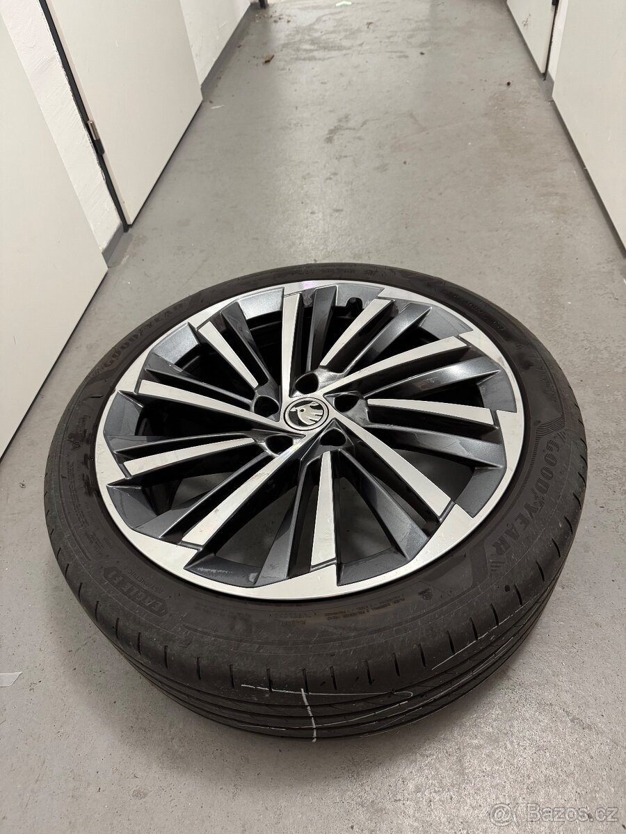Prodám kompletní sadu letních kol pro Škoda superb - 5