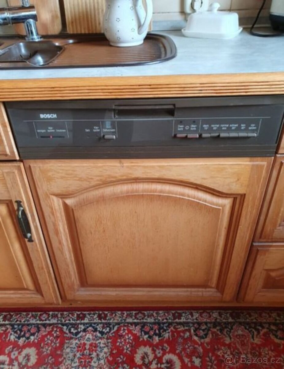 Venkovská dubová kuchyně se spotřebiči,5639 - 5