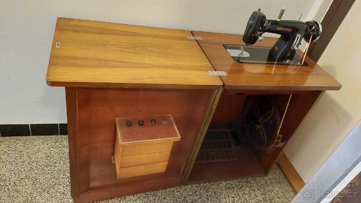 Šicí stroj Minerva v dřevěné skříňce – retro/retro-design - 5
