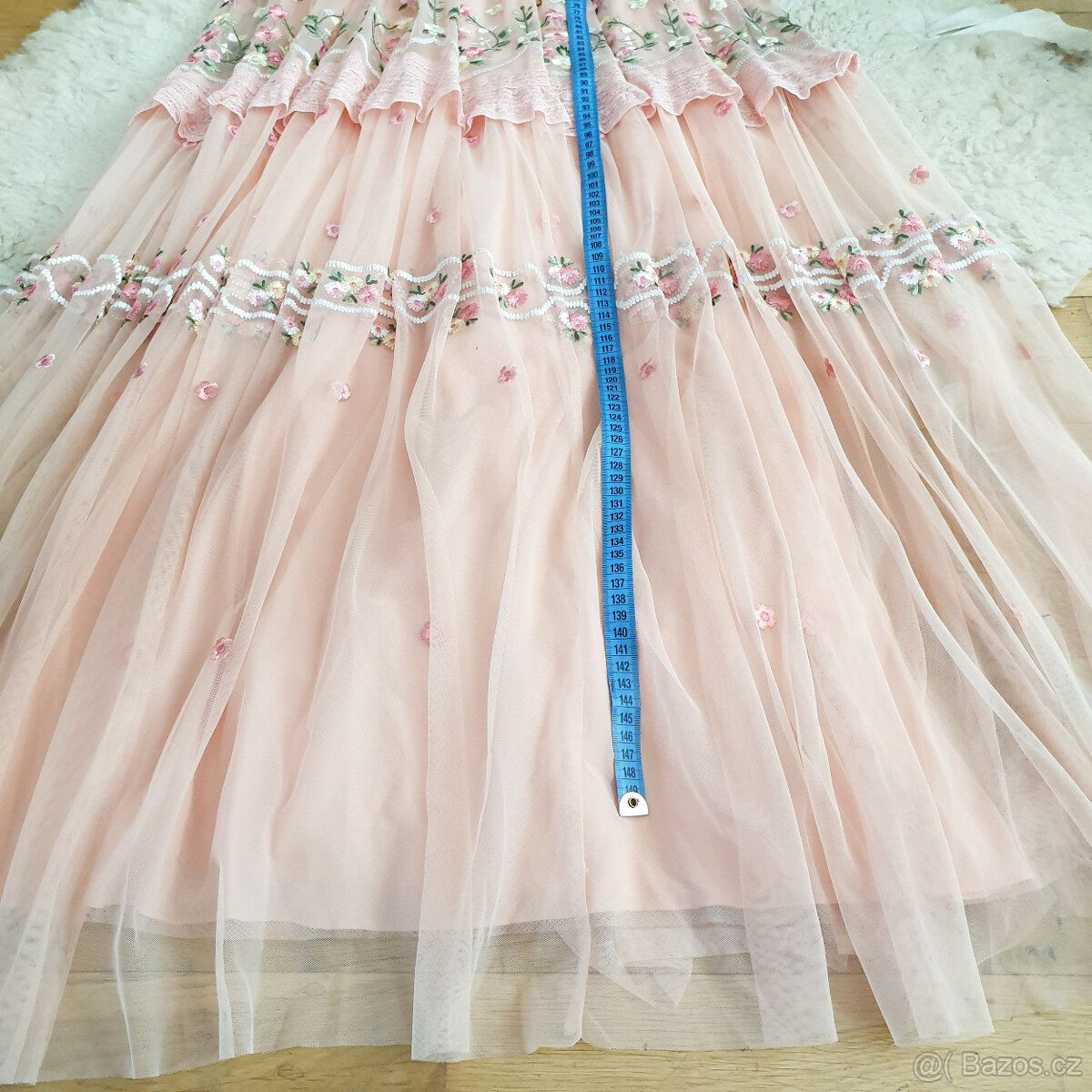 Luxusní merunkové vyšívané šaty - 5