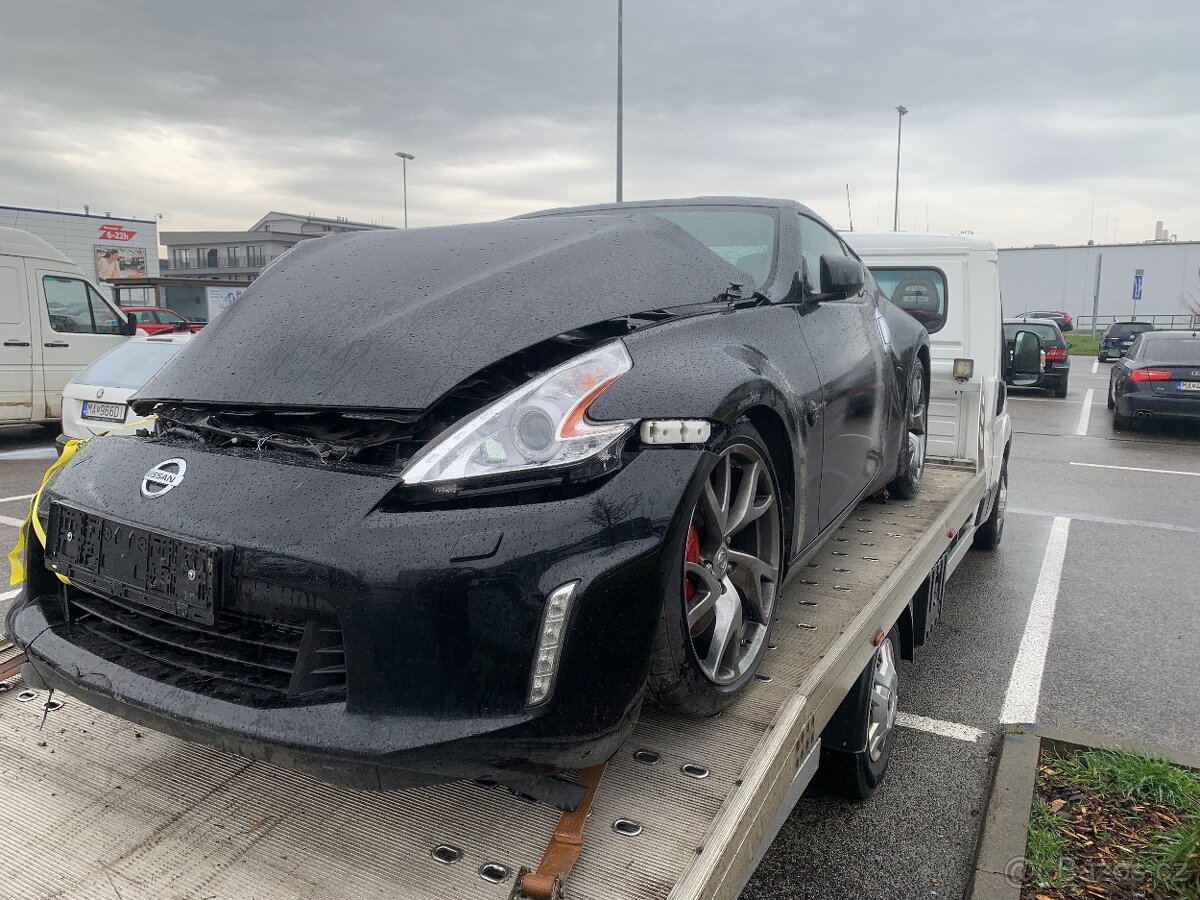 Prodam náhradní dily Nissan 370z - 5