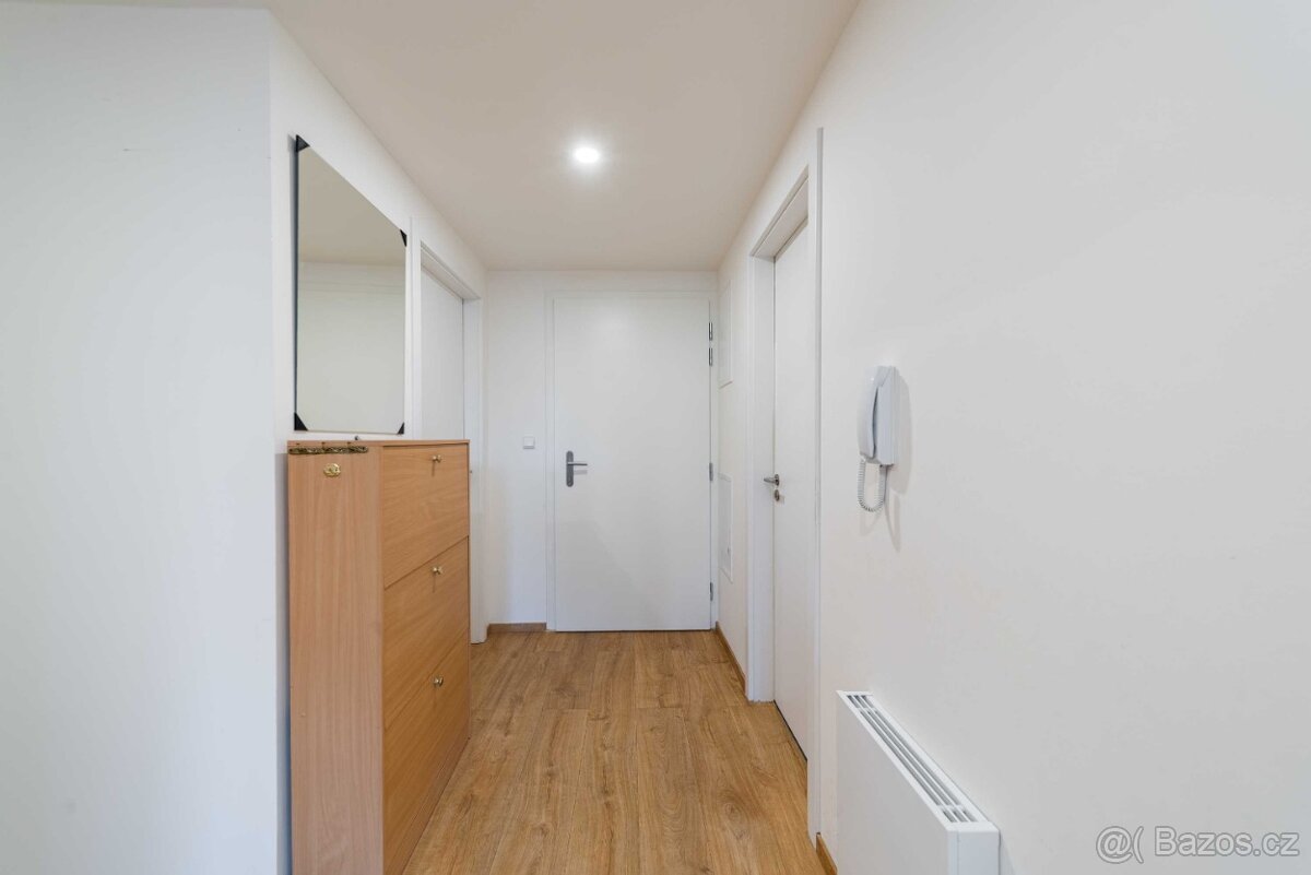 Pokoj s trvalým pobytem — Praha 5, Hlaváčkova 1334/19 - 5