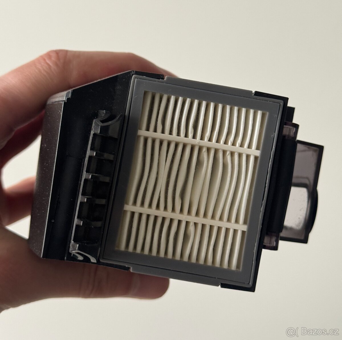 Robotický vysavač Roomba i7 + HEPA filtr - 5