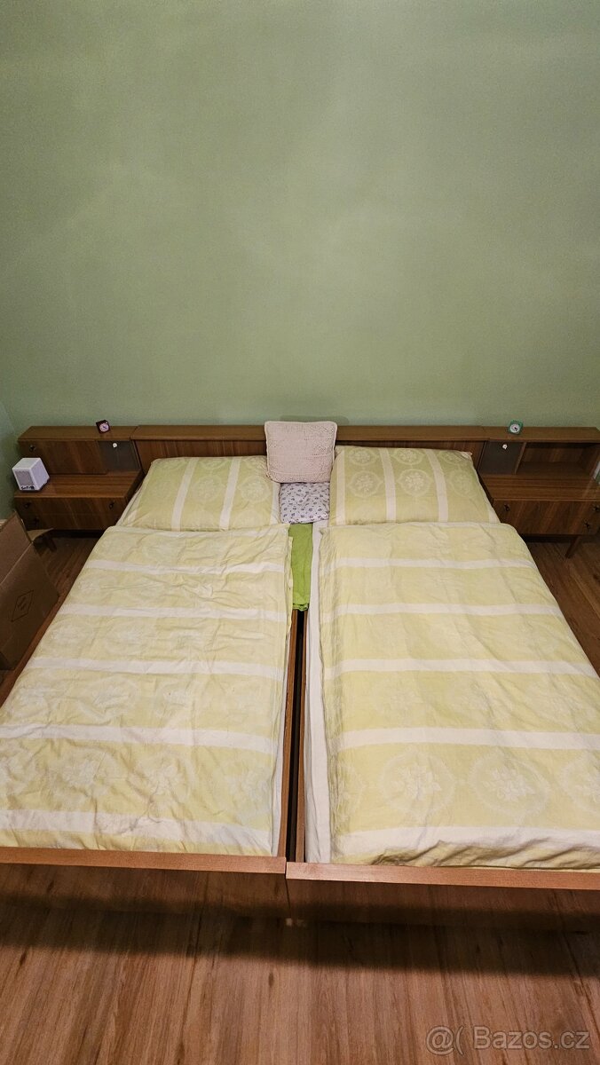 Manželská postel s nočními stolky - 5