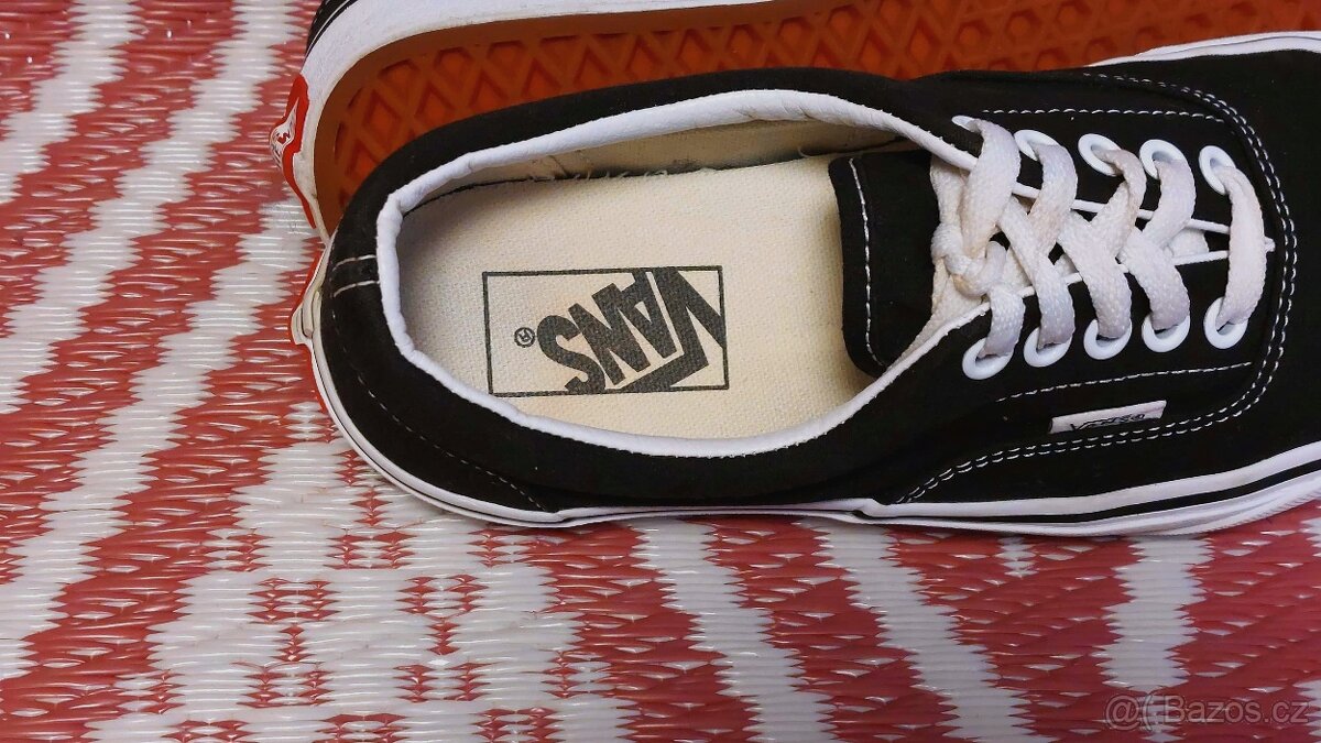 ČERNÉ PLÁTĚNÉ TENISKY - VANS - vel.38,5 - 5