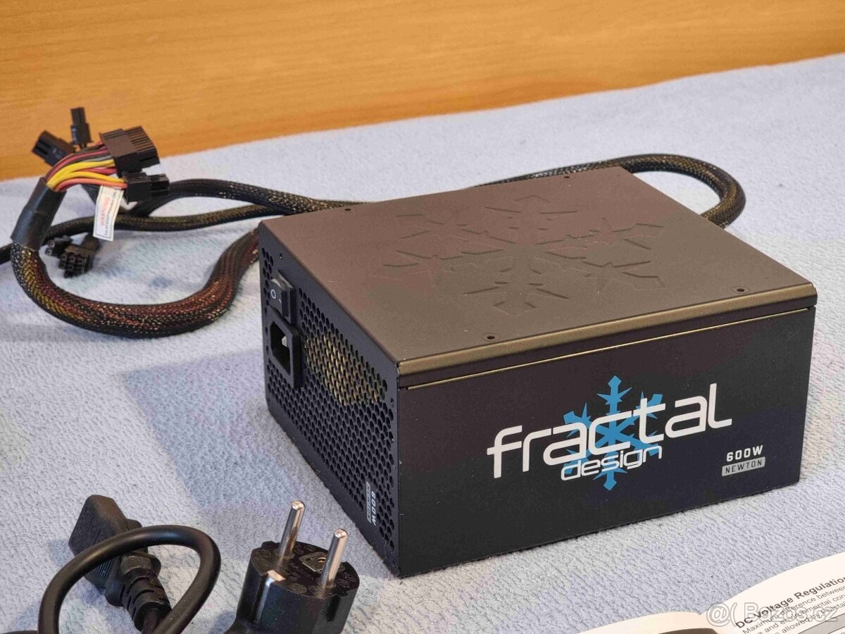 PC zdroj Fractal Design 600W 80PLUS Platinum - 5