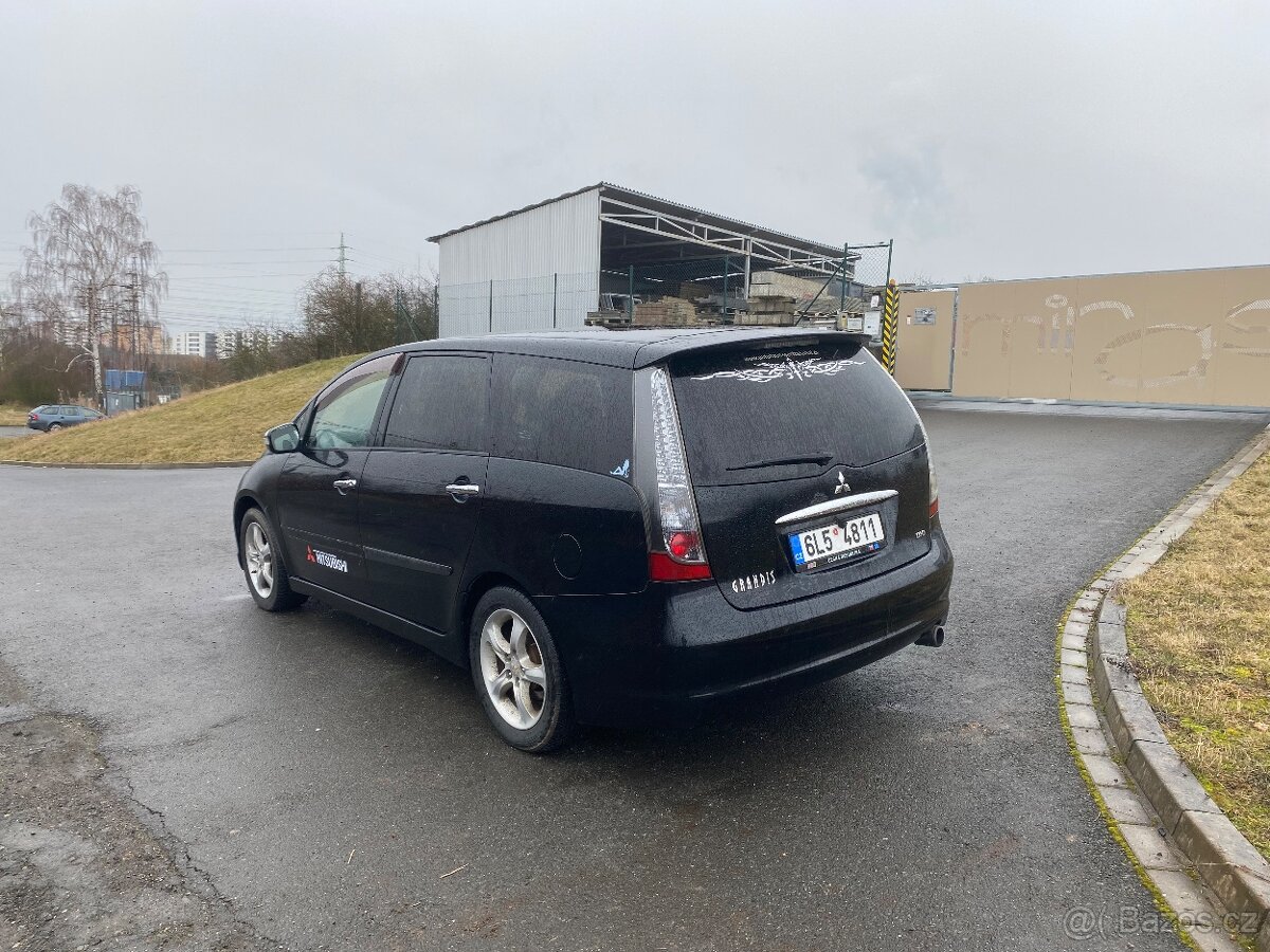 Mitsubishi grandis - 5