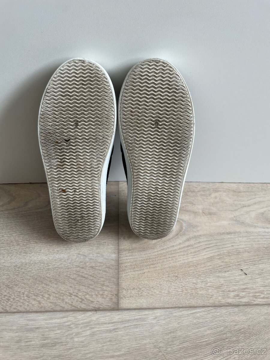Nazouvací tenisky ze síťoviny (vel. 28, délka stélky 17,5cm, - 5