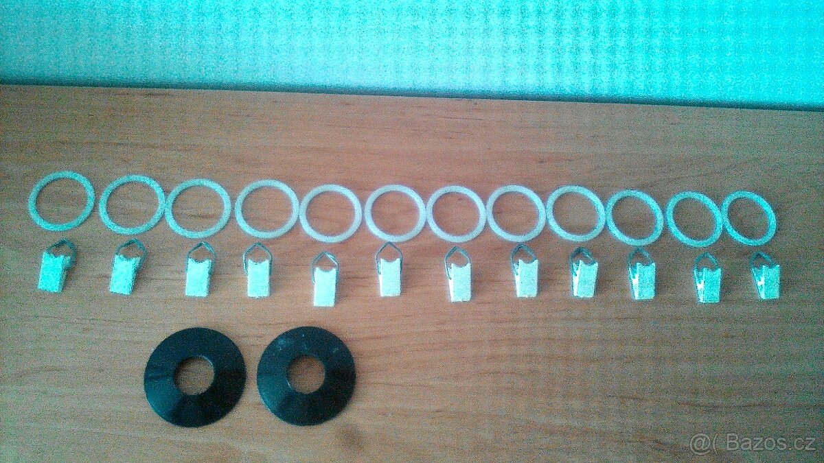 Retro: kolíčky na prádlo, prádel. šňůry, kroužky, žabky aj. - 5