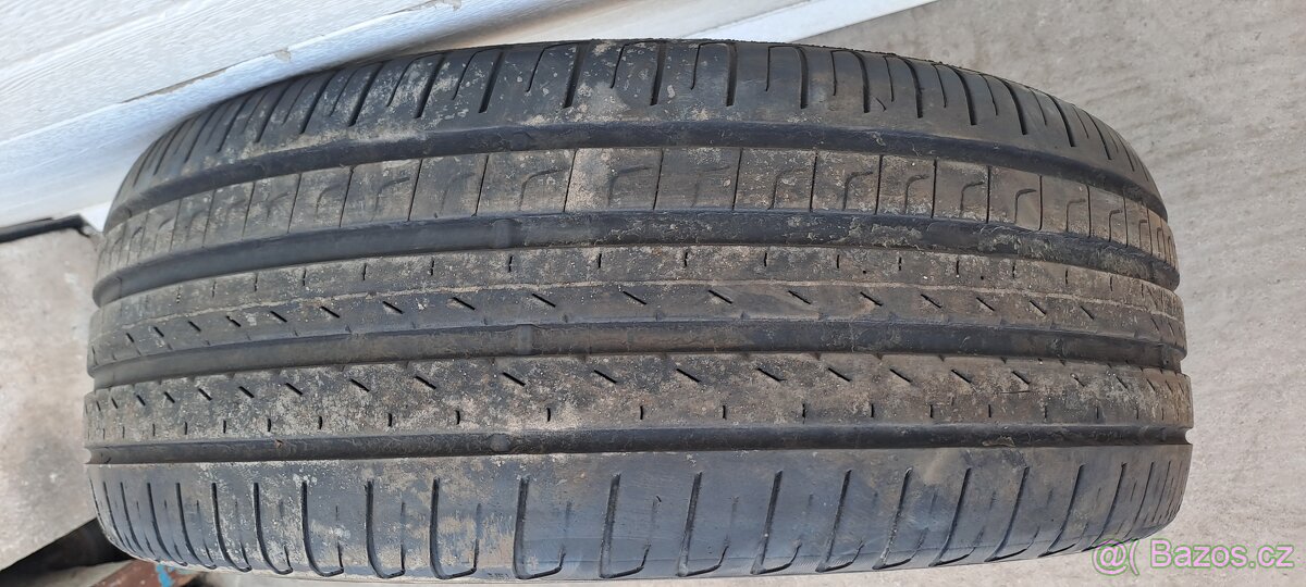 Pneu 225/55R18 - 5