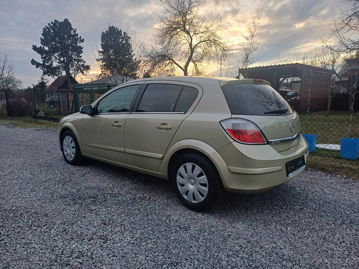 Benzínová Opel Astra 1.6 16V Twinport - 5
