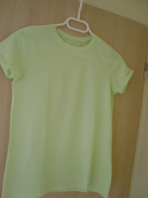 TRIČKA - BEZVADNÝ STAV - kus za 30 Kč - 5