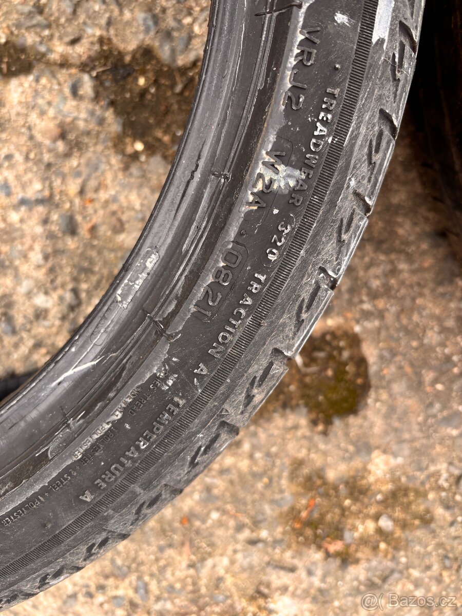 225/40R19 letni - 5