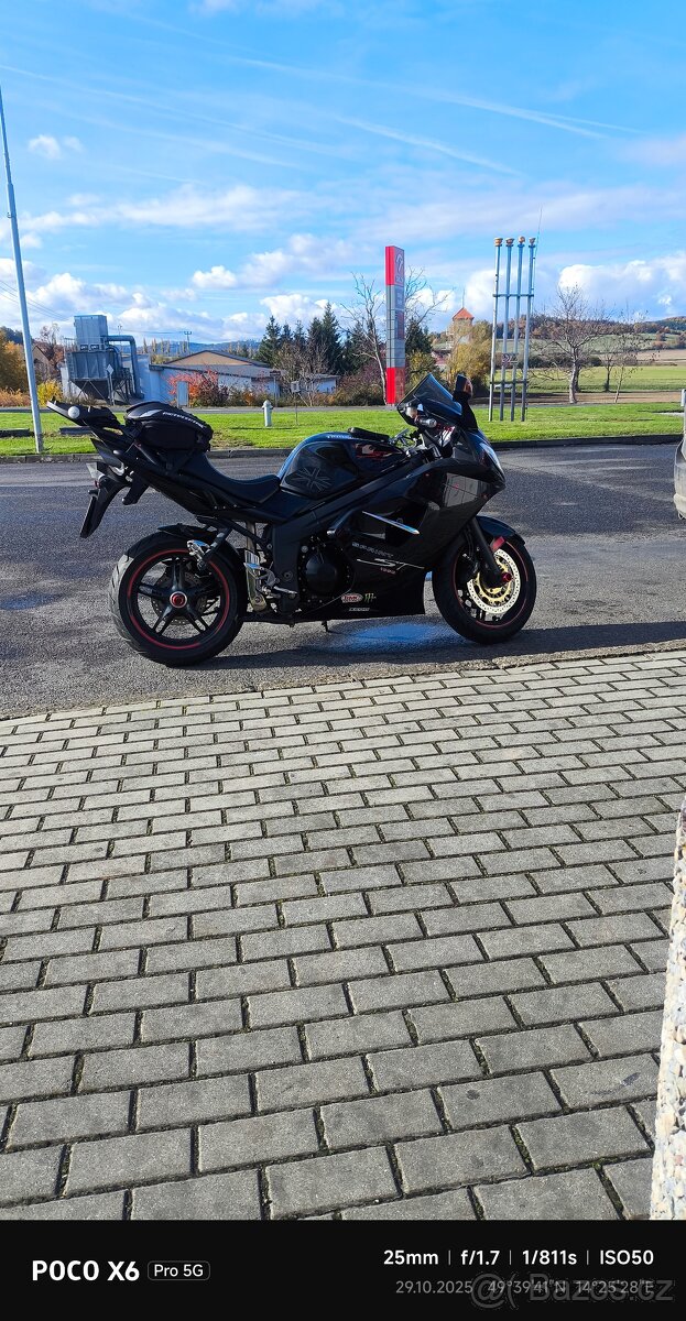 Triumph Sprint 1050st - 5