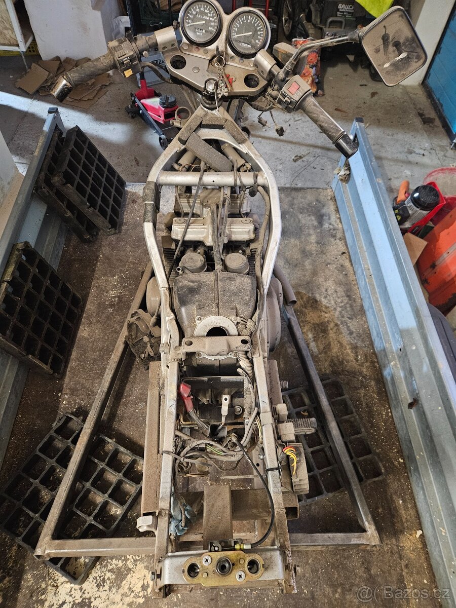 Motor suzuki GS 500 E - 5