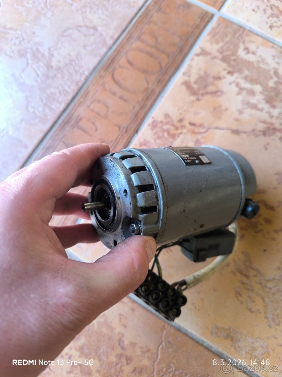 Elektromotor elektrickým motorek - 5