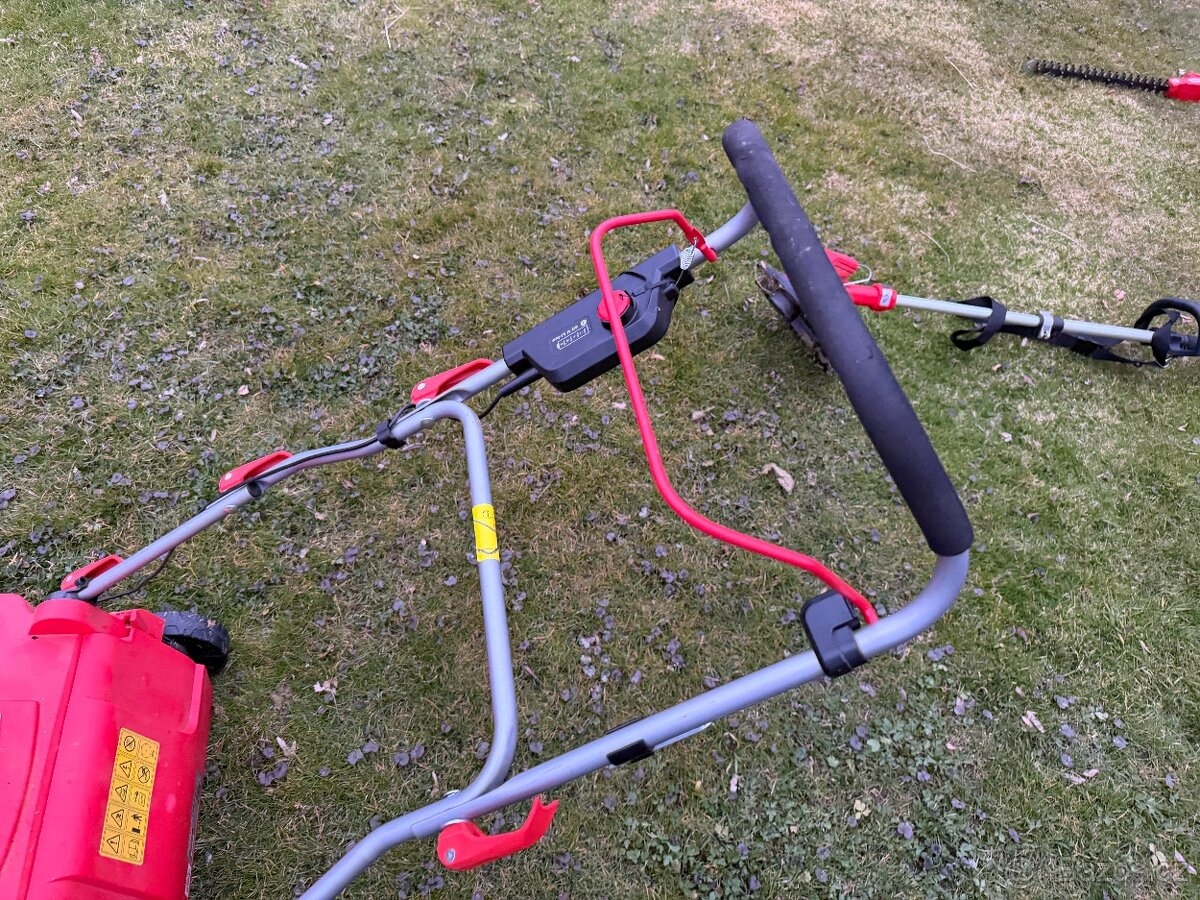 Aku vertikutátor HECHT 138 ACCU - 5