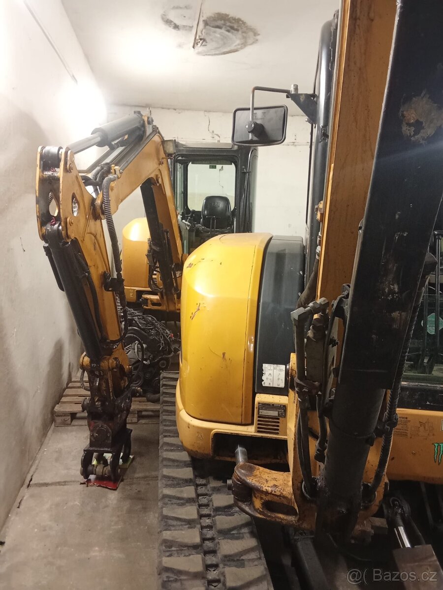 Bagr CAT 305C - 5