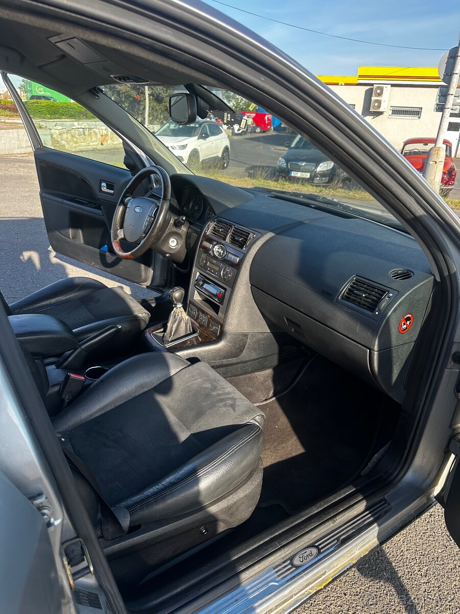 Ford Mondeo 2.2 - 5