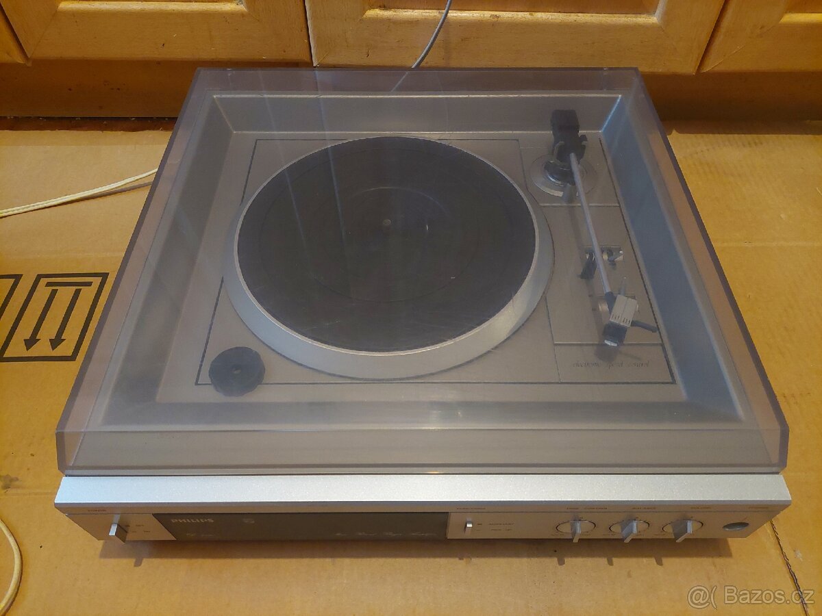 Gramofon se zesilovačem Philips D5520 - 5
