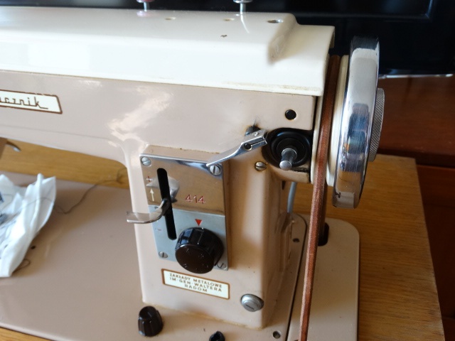 Nabízím šicí stroj Lucznik a jeho odvoz z Praha 8 - 5