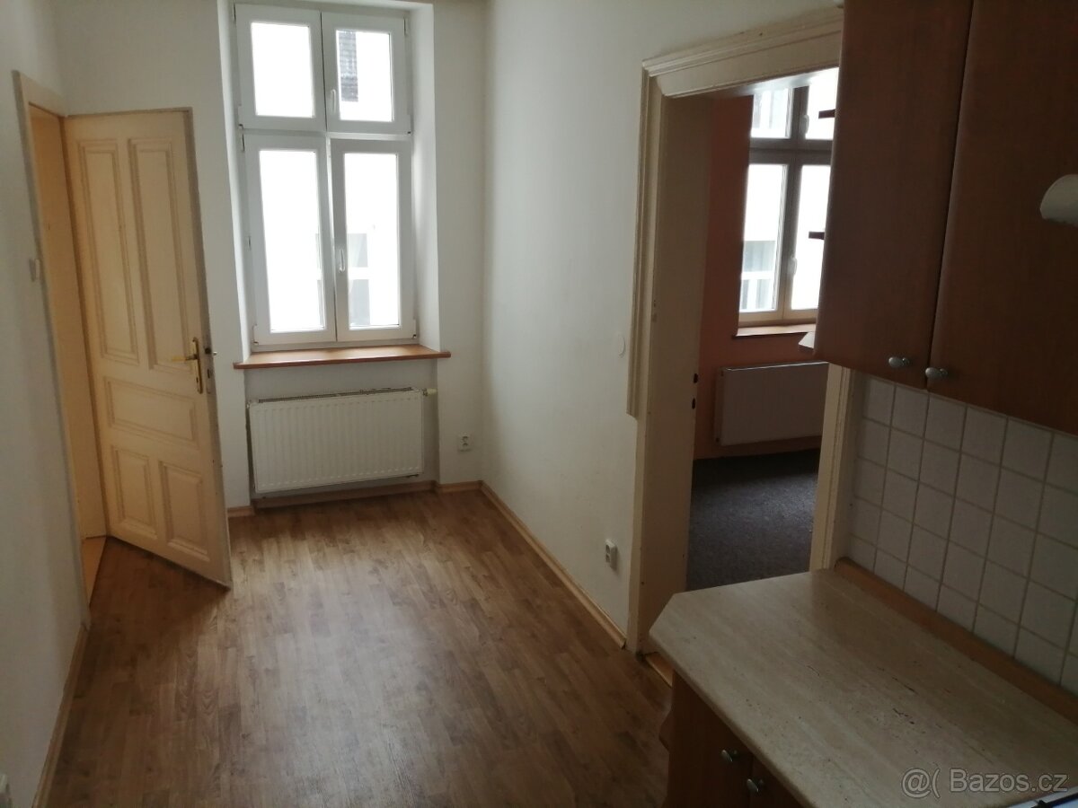 Pronájem 2+1, ulice Dornych, centrum (u Vaňkovky), 60 m2, ko - 5