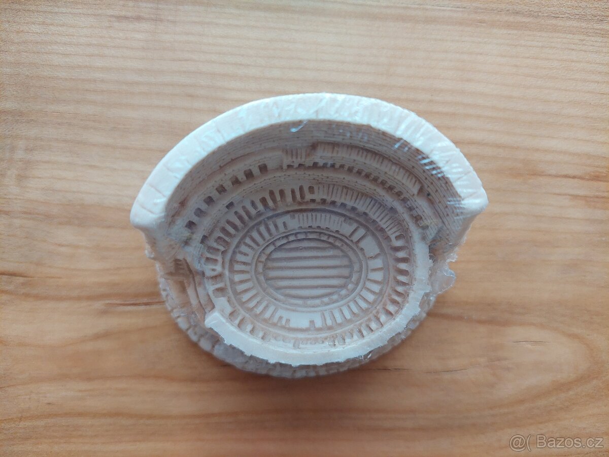 Mramorová zmenšenina kolosea Řím - koloseum v Římě, Itálie - 5