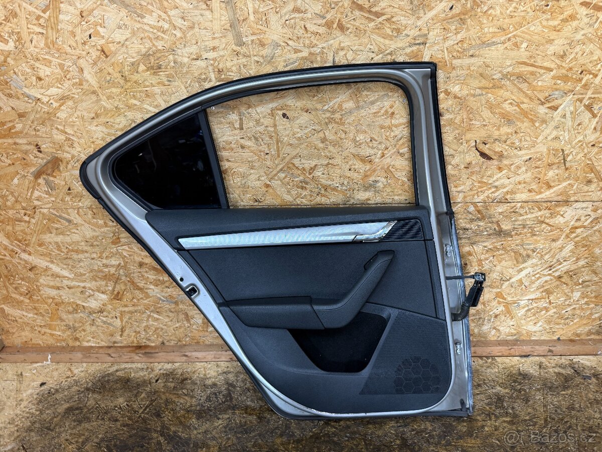 KOMPLETNÍ LEVÉ ZADNÍ DVEŘE ŠKODA OCTAVIA 3 SEDAN LF8H-4K4K - 5