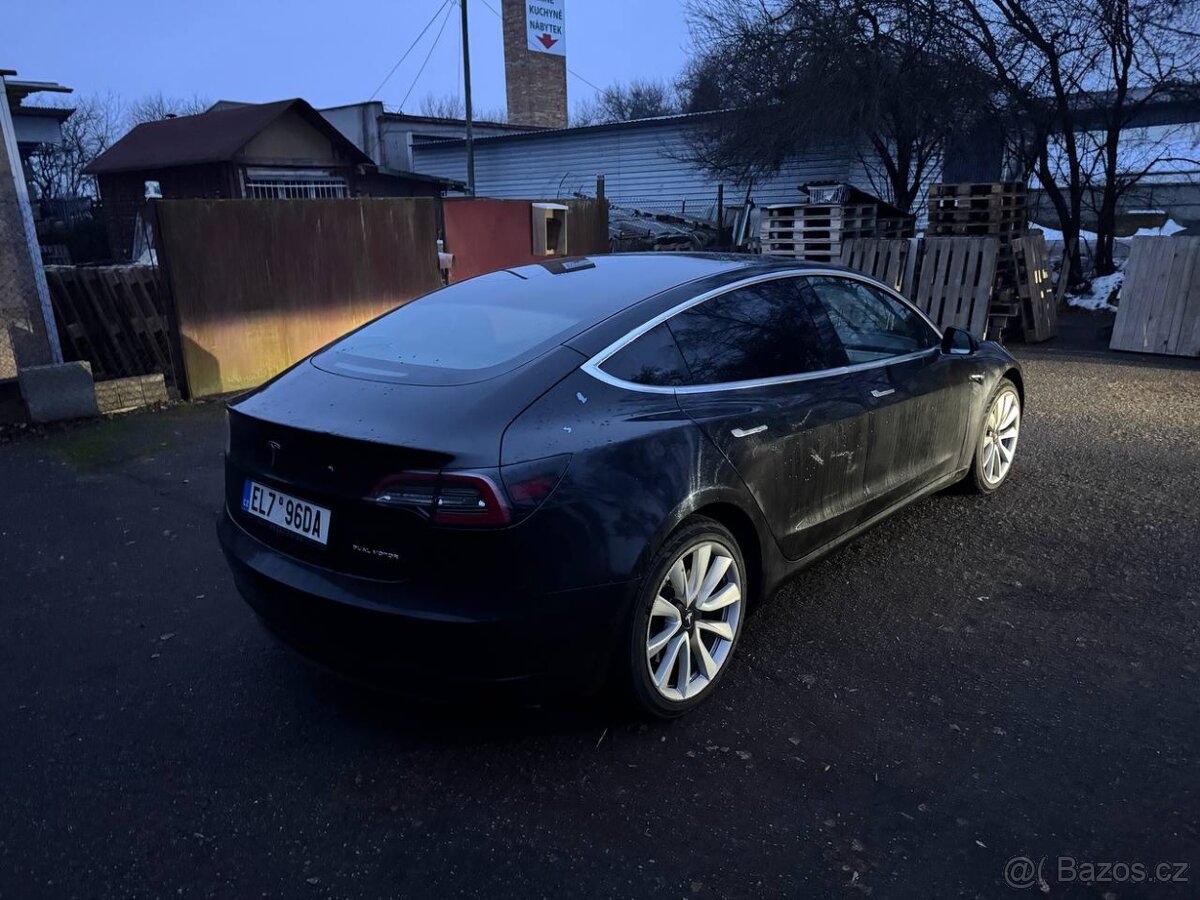 Tesla model 3 - 5