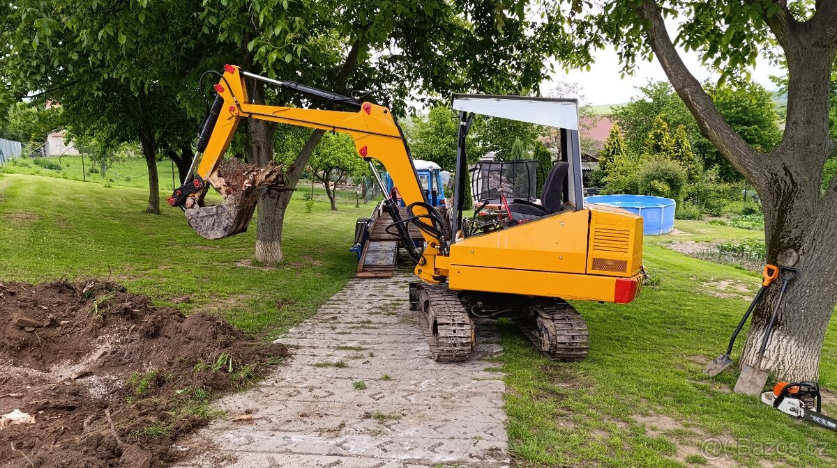 Pasovy bagr ZTS DH 0411 - 5