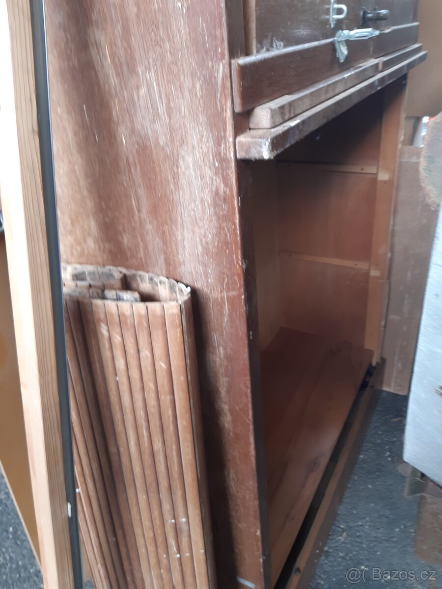 Dřevěné skříně - 5