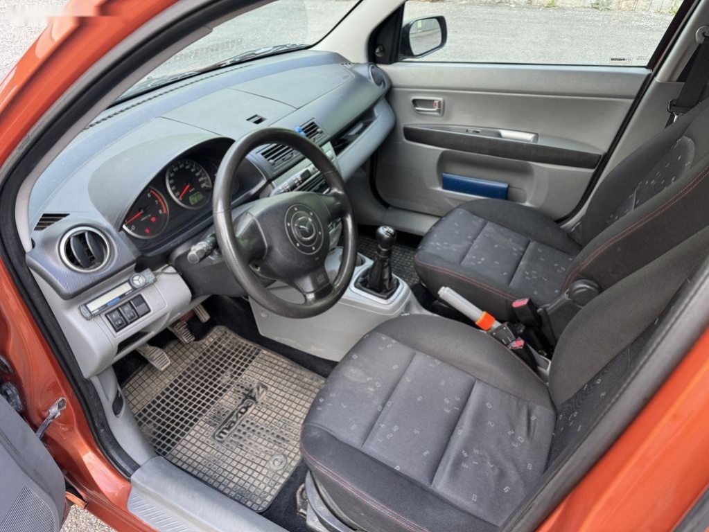 Mazda 2 - 5