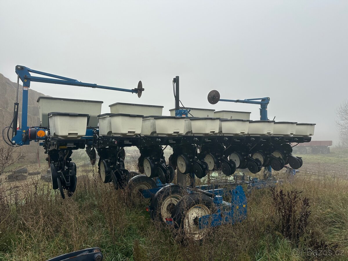 Secí stroj Kinze 3500 - 5