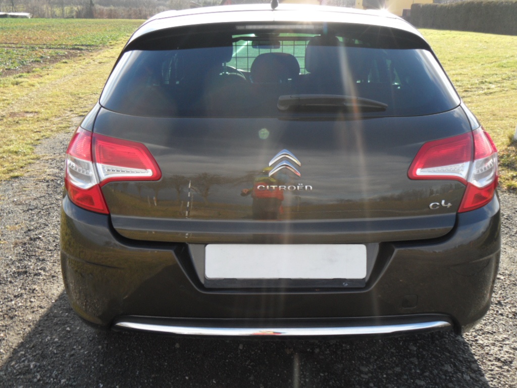 Citroen C4 1.6 HDi,66kw,1.maj.zak v ČR,naj.114000km - 5