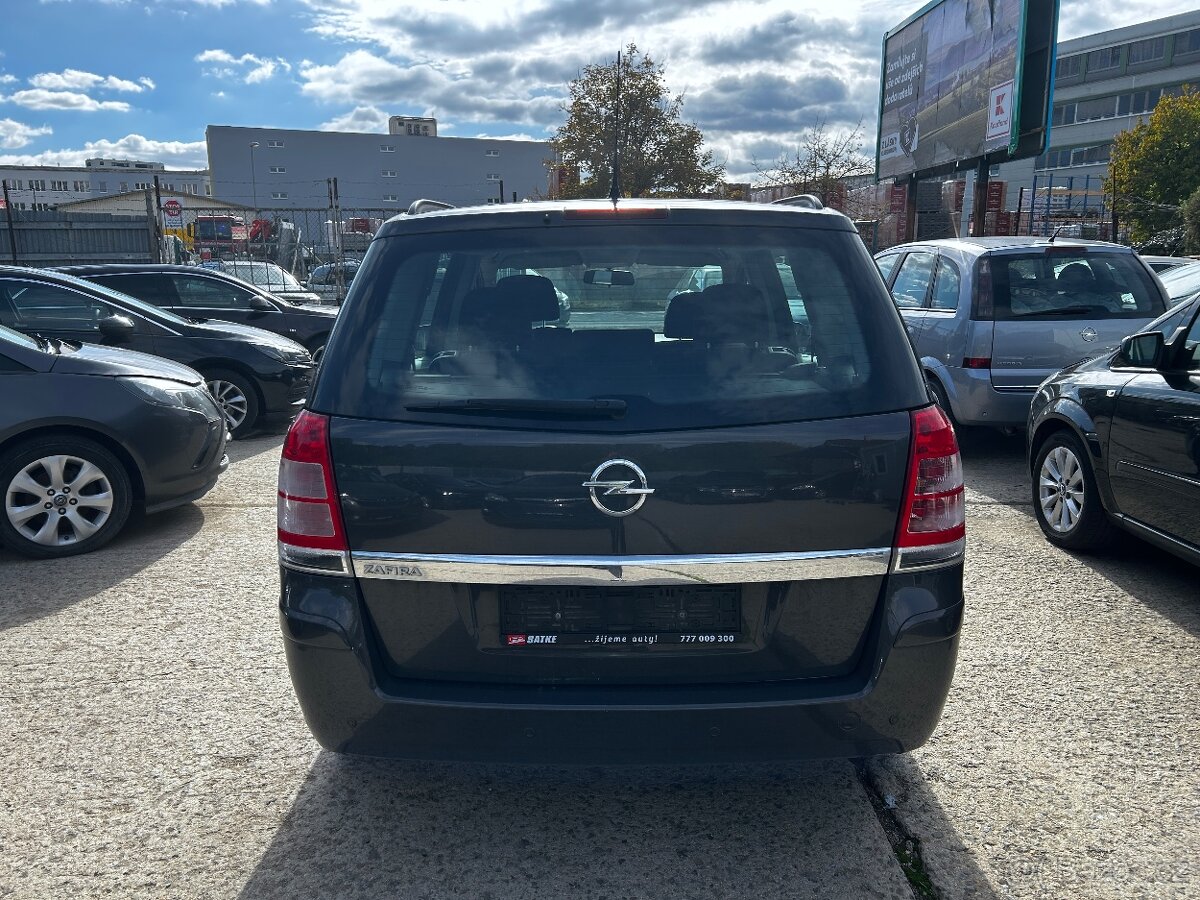 Opel Zafira B 1,8, 7 míst, 2014, najeto 135.901 km - 5